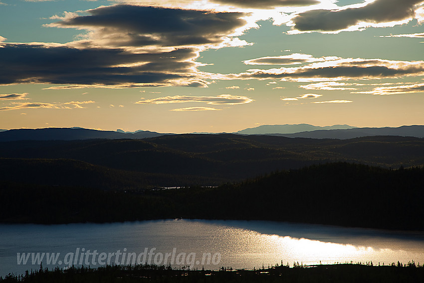 Fra Busufjellet mot Busuvatnet en sommerkveld.