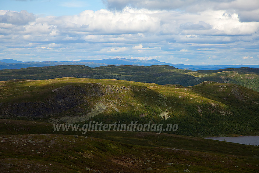 Fra Rauddalsfjellet via Bjødalskampen mot Synnfjellet i det fjerne.