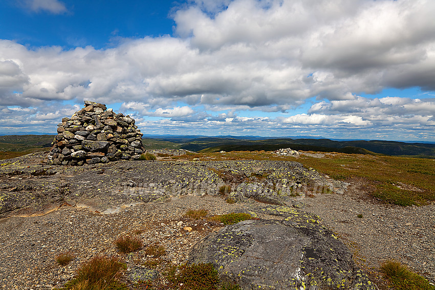 Ved varden på Rauddalsfjellet.