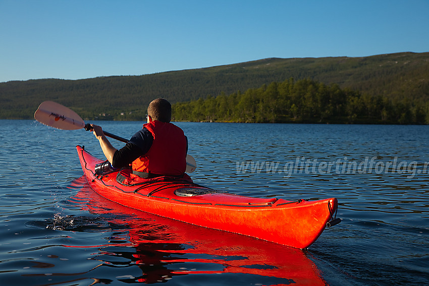 Padling på Bukonefjorden i Vestre Slidre.