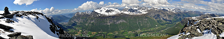 Panorama over Sunndalsfjella fra Hovenmannen mot Trollheimen.