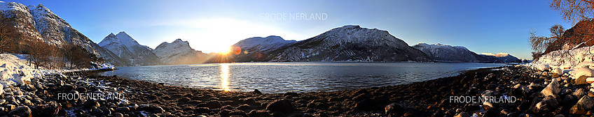 Panorama fra Flå. Fra venstre Grøvelnebba,Tussdalsnebba,Hovsnebba,Kalkinnmassivet,Vikfjellet og Vettafjellet. Til høyre fjella i Øksendalen.