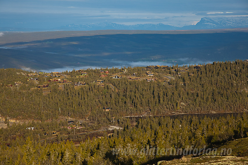 Fra Storstølknatten på Aurdalsåsen mot hyttefelt og videre mot Gribbe og Stølsvidda.