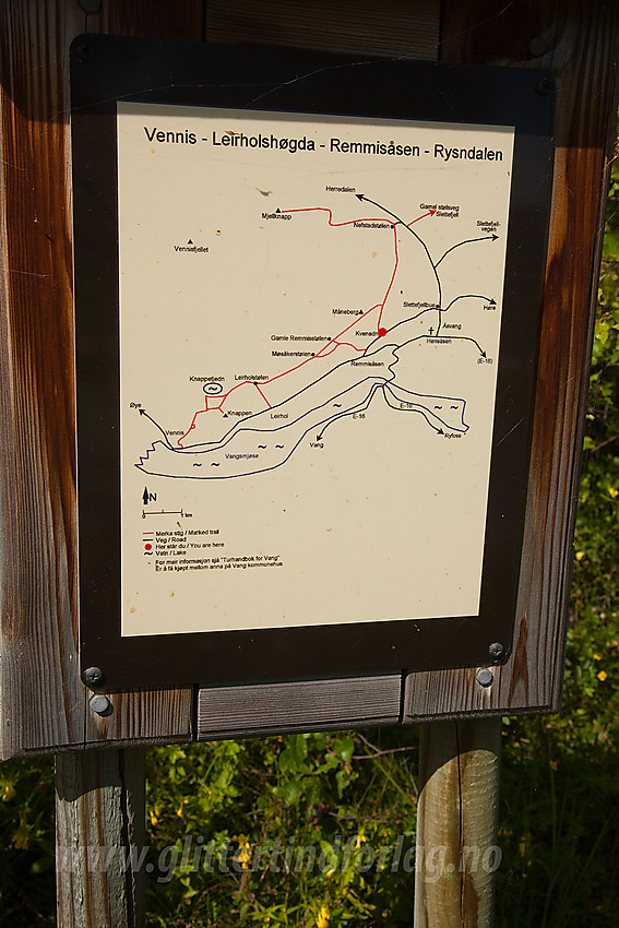 Oppslagm med turinformasjon på Hensåsen i Vang.