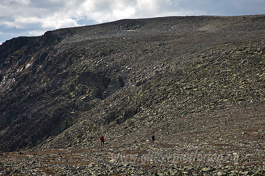 I Gravarskardet på tur mot Klanten med Rankonøse (1771 moh) i bakgrunnen.