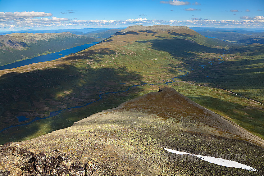 Flott utsikt fra Klanten mot Helin, Storlifjell og Smådalen.