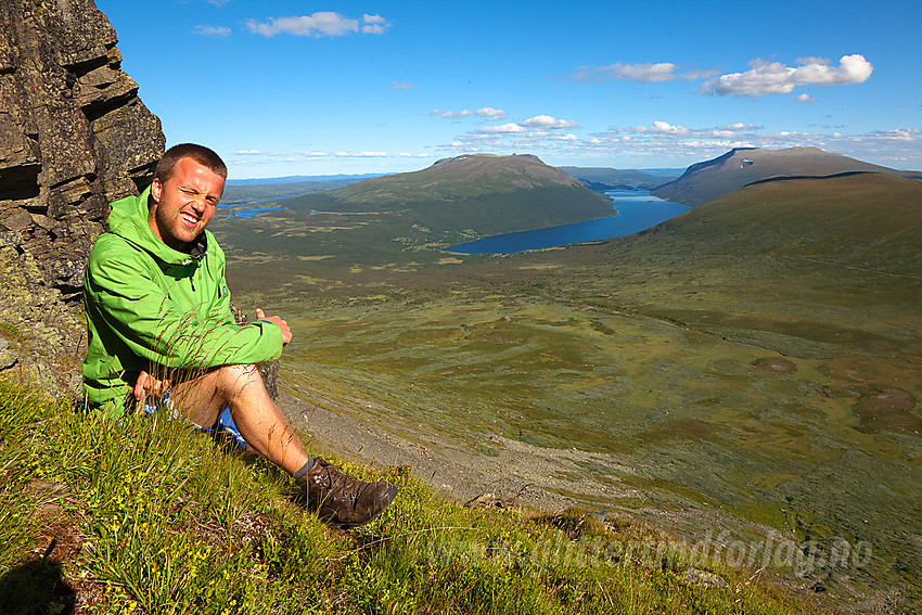 Fra lia oppunder Grindane med utsikt mot Gilafjellet, Helin og Storlifjell.