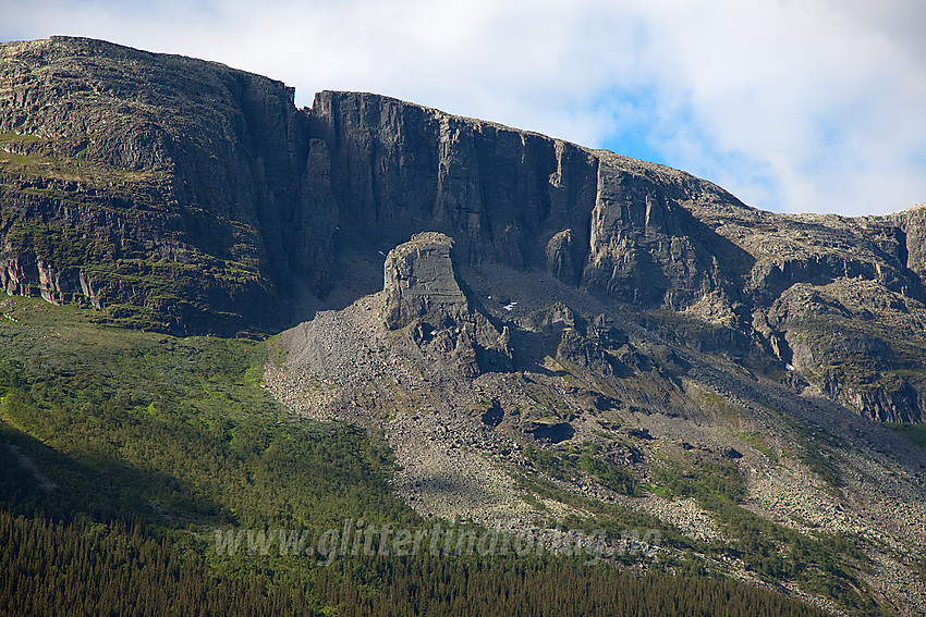 Fra nordsiden av Vangsmjøse mot Presten og Bergsfjellet.