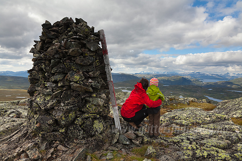 Utsikt fra Vardhovdtinden mot Jotunheimen.