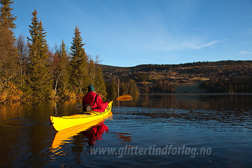 Padling på Steinsetfjorden en høstmorgen.  