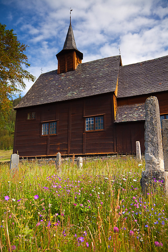 Lomen stavkirke i Vestre Slidre.