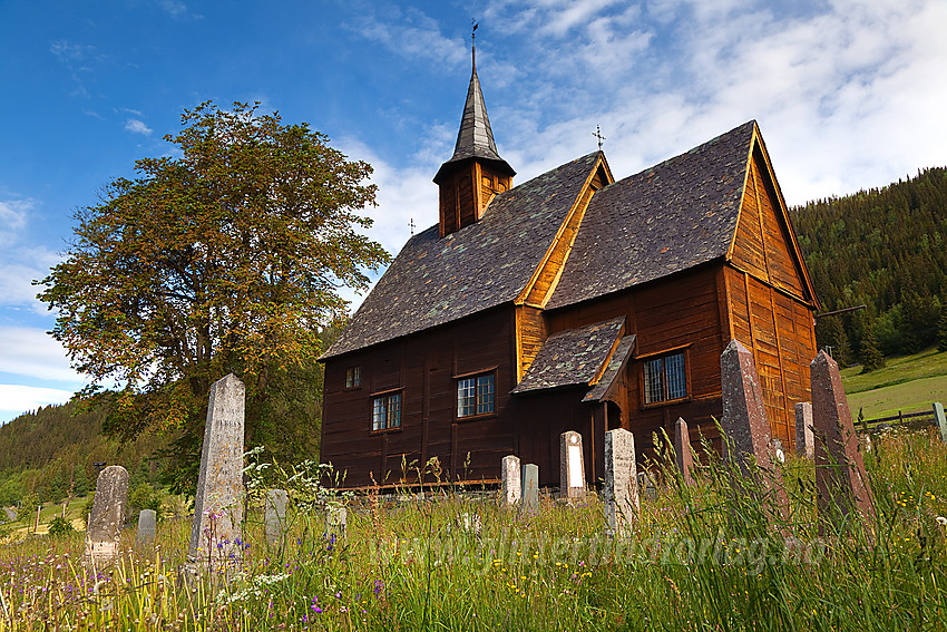 Lomen stavkirke i Vestre Slidre.