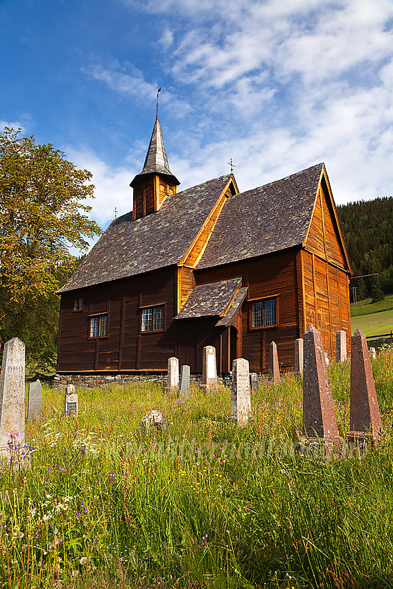 Lomen stavkirke i Vestre Slidre.