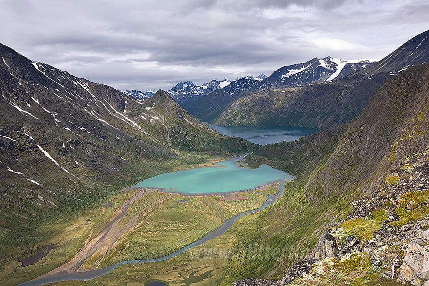 Utsikt fra Knutshøryggen mot Leirungsdalen med Øvre Leirungen.