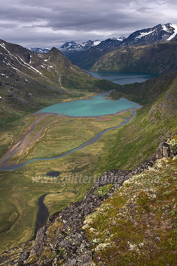 Utsikt fra Knutshøryggen mot Leirungsdalen med Øvre Leirungen.