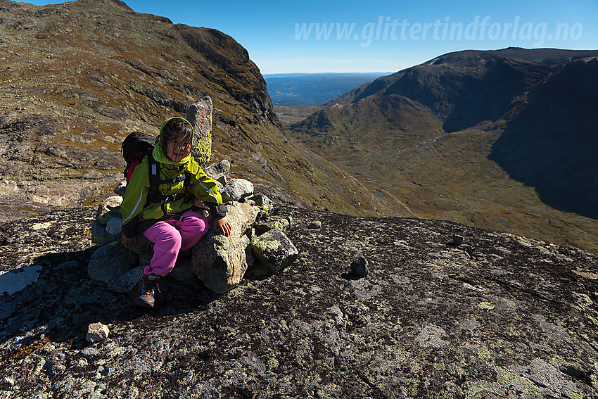 Den verste kneika opp fra Rysndalen på vår tur til Tomashelleren er unnagjort, så da er det vel fortjent med en pause.