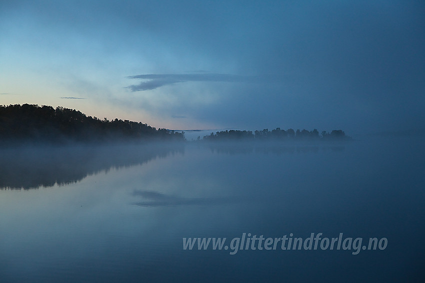 Høstmorgen ved Svenskefjorden i Vestre Slidre.