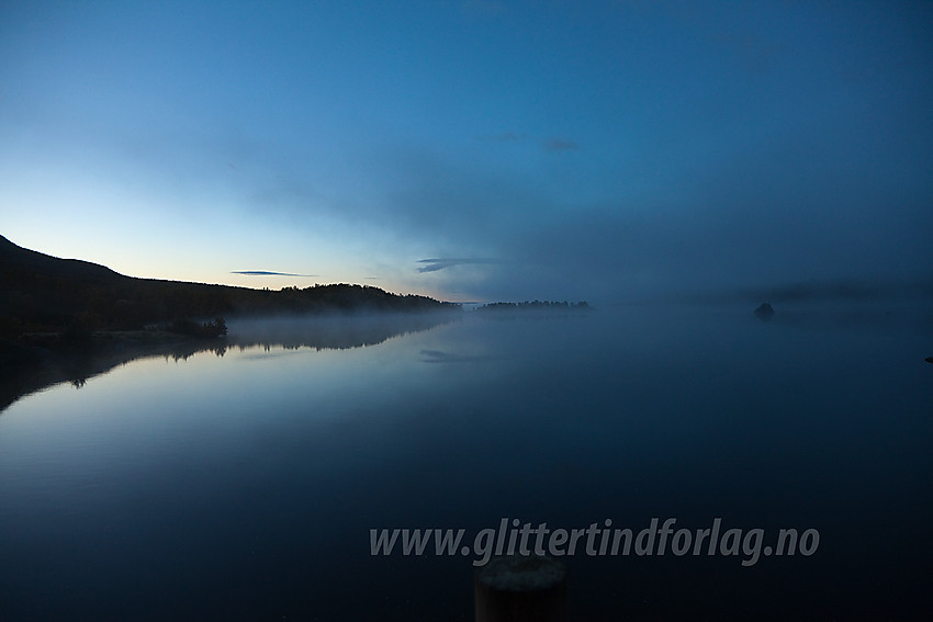 Høstmorgen ved Svenskefjorden i Vestre Slidre.