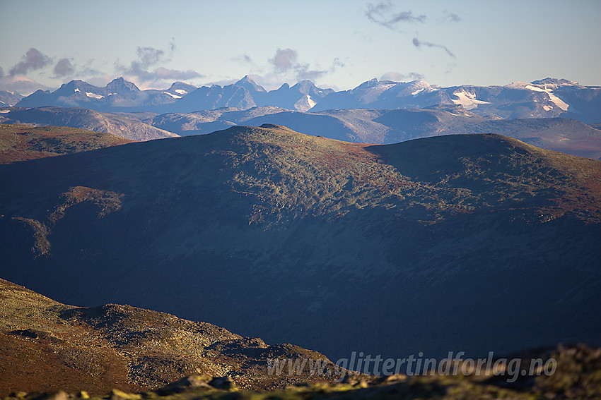 Fra Gråkampen mot Gilafjellet og Jotunheimen med telelinse.