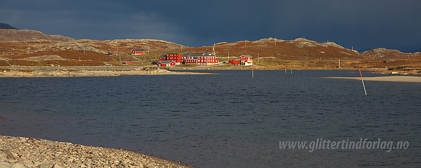 Ved Fagerstrand mot Bygdin Høyfjellshotell.