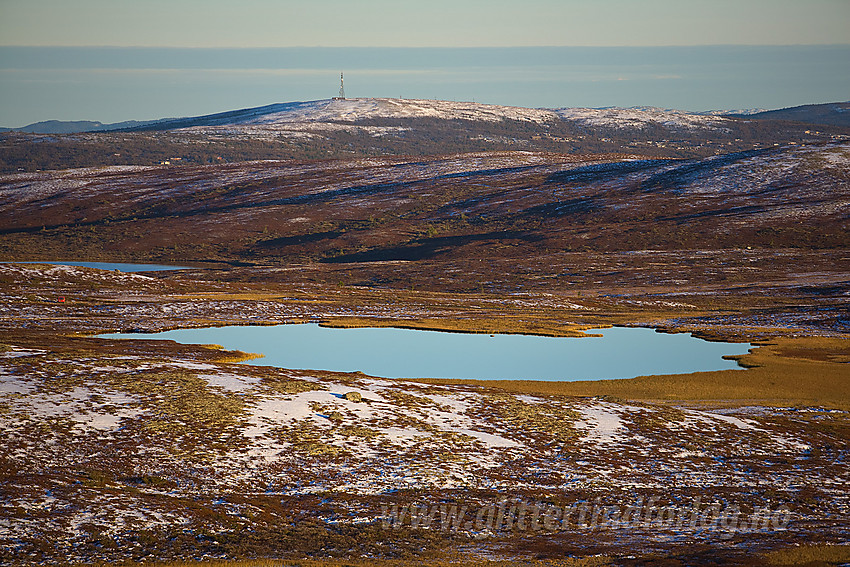 Fra Rennefjellet med telelinse via Tisturptjernet bortover mot Ålfjellet (1140 moh).