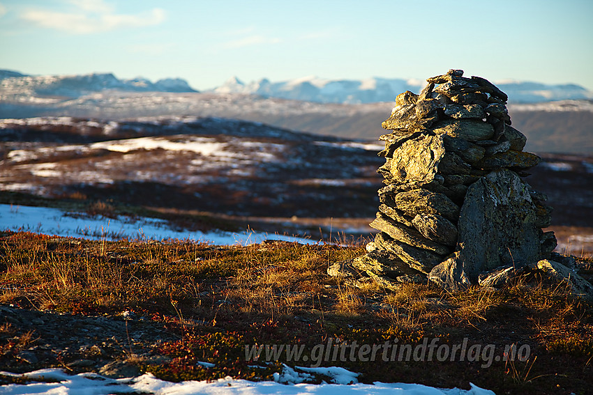 På toppen av Rennefjellet med Jotunheimen vagt i bakgrunnen.