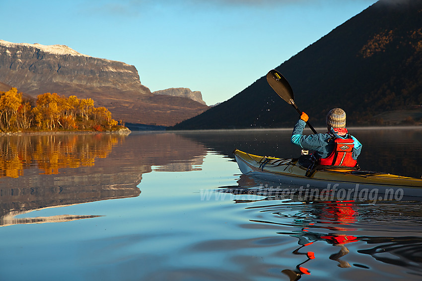 Padling på Helin en flott høstmorgen.