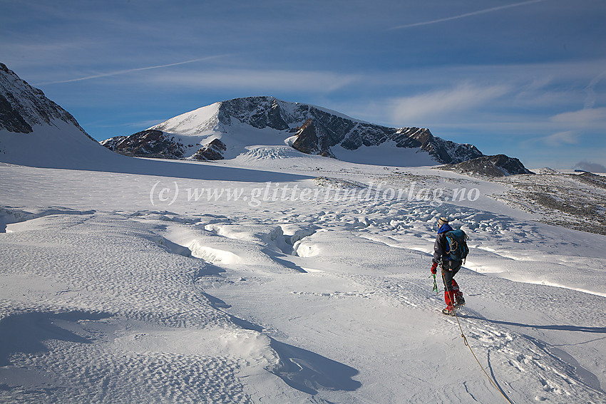 Brevandring på Vobrean. I bakgrunnen Leirhøe (2330 moh.) og Veobreahesten (2185 moh.)