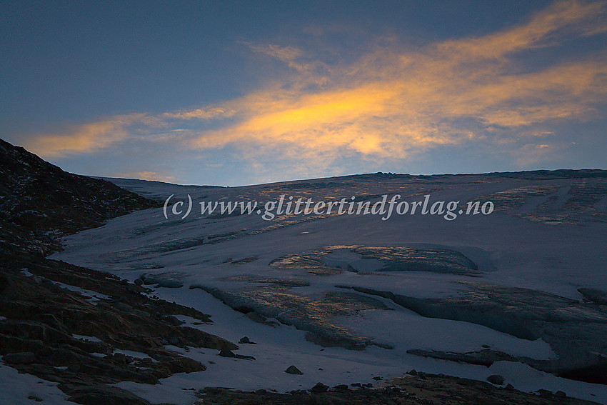 Morgenstemning ved fronten på Bøverbrean, en del av Smørstabbrean.