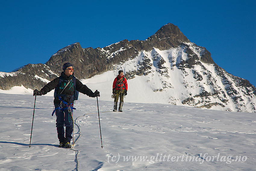 På Smørstabbrean med Storebjørn (2222 moh.) i bakgrunnen.