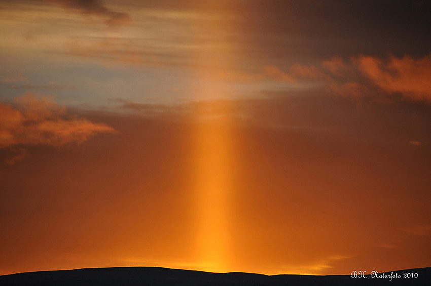 Solnedgang over Slettefjell,bilde er tatt fra Beitostølen.