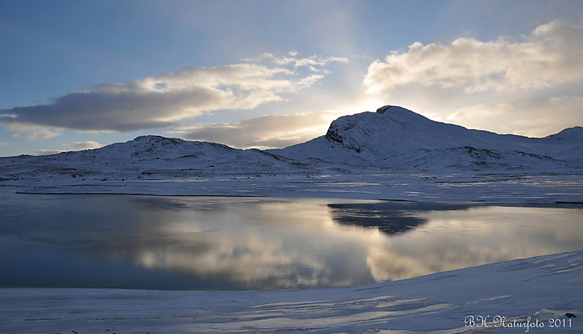 Bilde er tatt fra Bygdinvannet og mot Bitihorn.