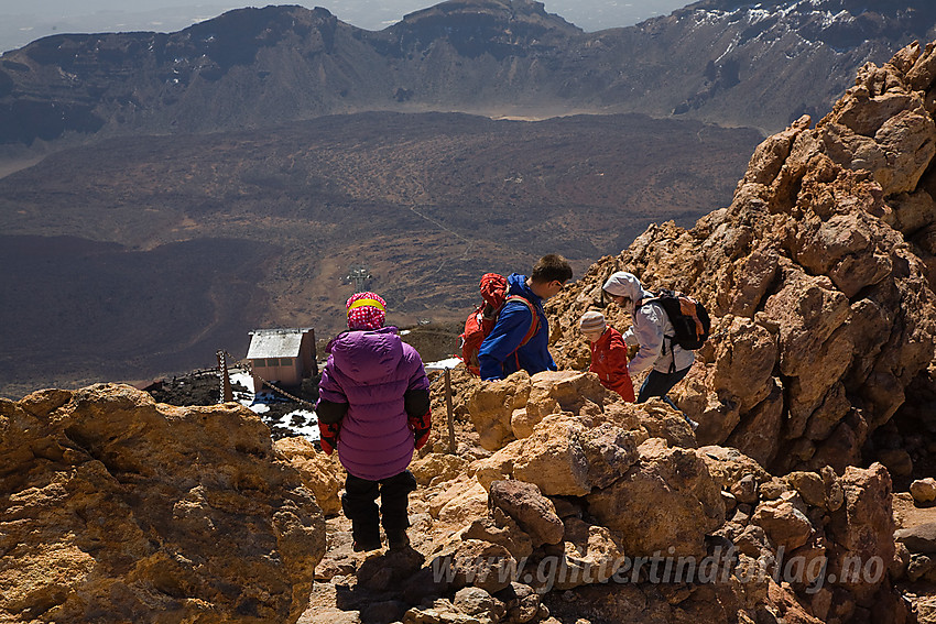 På vei ned igjen fra toppen på Teide.