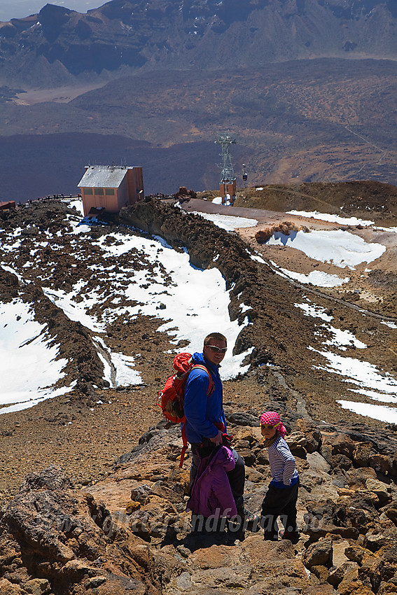 På vei ned igjen fra toppen på Teide.