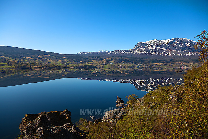 Blikkstille morgen ved Vangsmjøse mot Grindane (1724 moh).