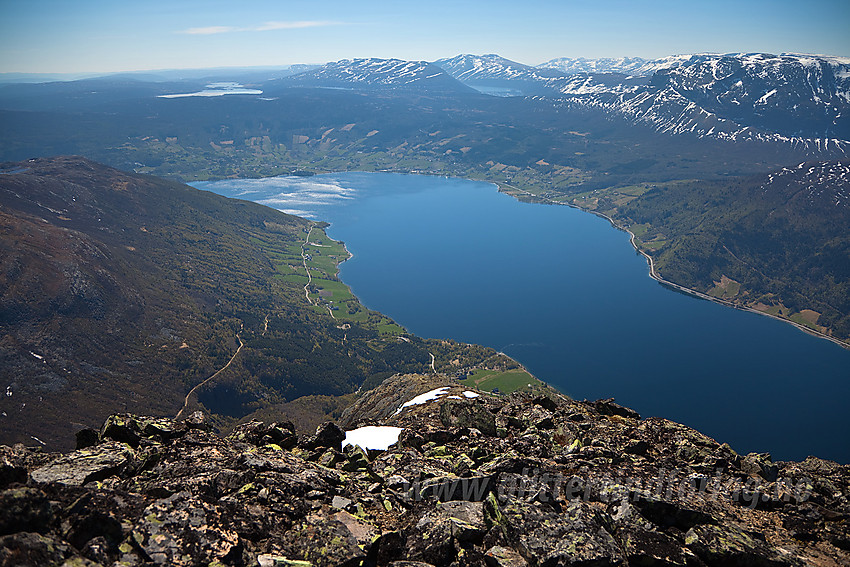 Usikt fra Skutshorn mot Vennis, Vangsmjøse og Grindaheim.