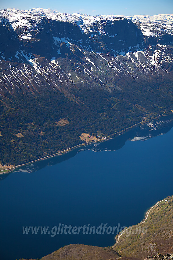 Fra Skutshorn mot Bergsfjellet og Skjøld tvers over Vangsmjøse.