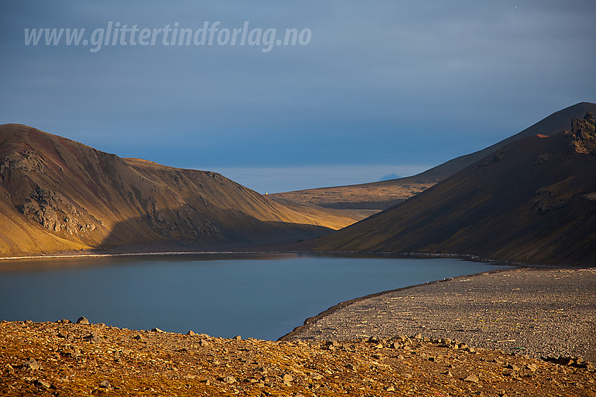 Fra Gamlemetten med utsikt innover Nordlaguna. Bak til høyre ses litt av Fugleberget og Danielssenkrateret.