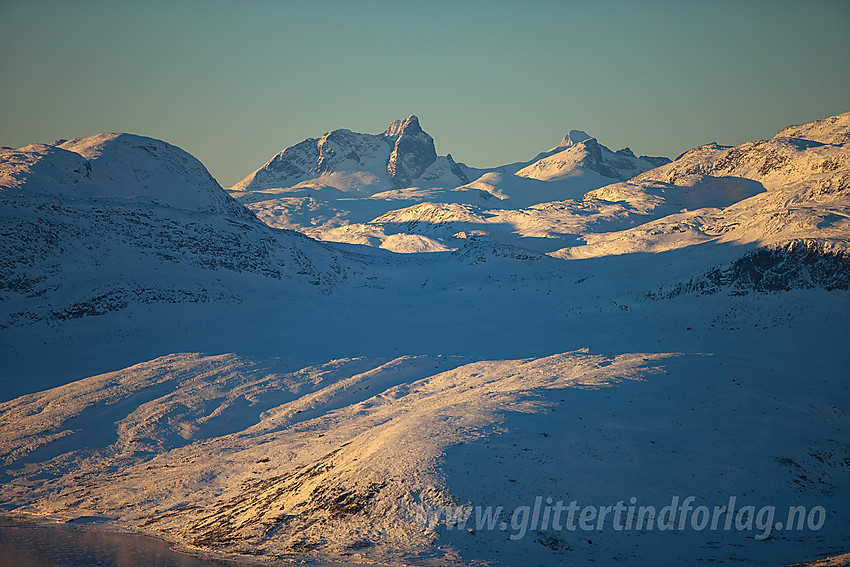 Like nord for Loppebolegge øst for Tyin med utsikt til Store Austanbotntinden (2204 moh).