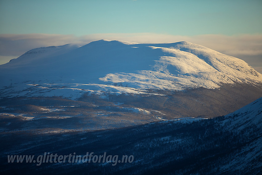 Vinterlys over Gilafjellet/Kruk (1582 moh) sett fra oppstigningen mot Bergsfjellet Øst.