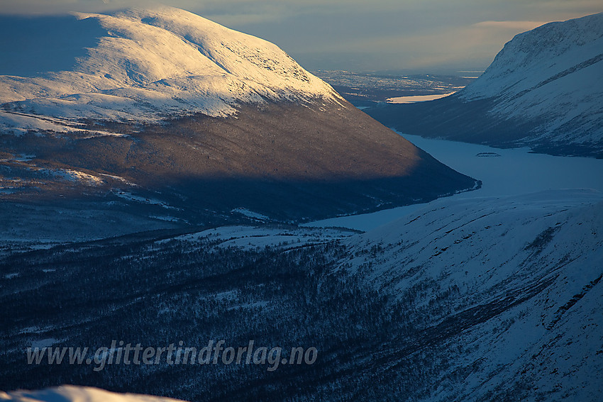 Utsikt med telelinse fra Bergsfjellet Øst Helin og foten av Gilafjellet.