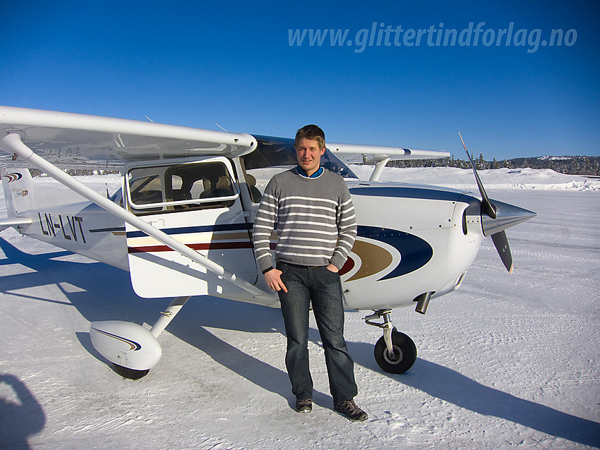 Flott februardag på Leirin. Klare for takeoff i Cessna'n som Aleksander har leid.