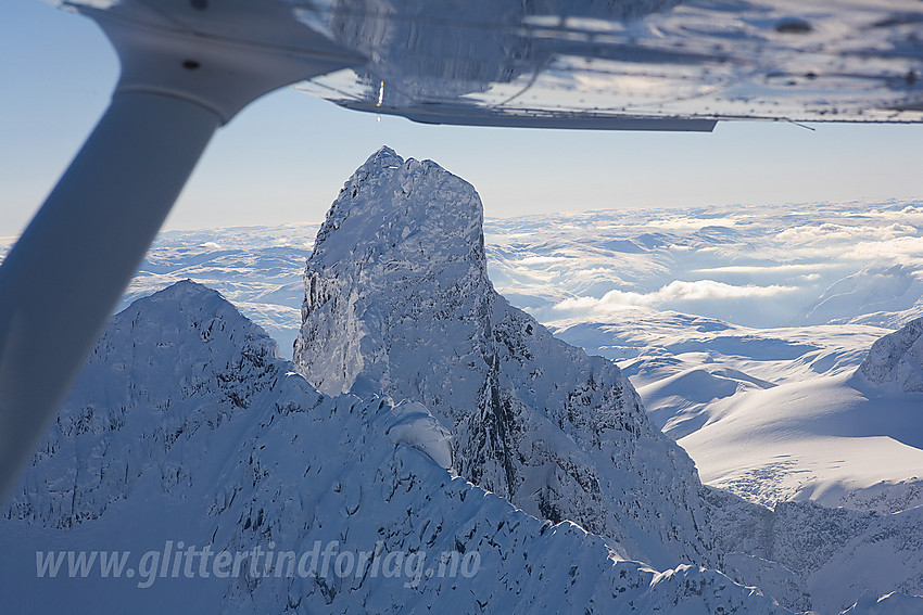 Mot Skagastølsryggen med Halls Hammer opp mot Vetle Skagastølstinden og Storen (2405 moh) bak.