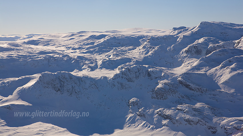 Mot Mugnebotten, Mugnetinden og Slettefjellet.