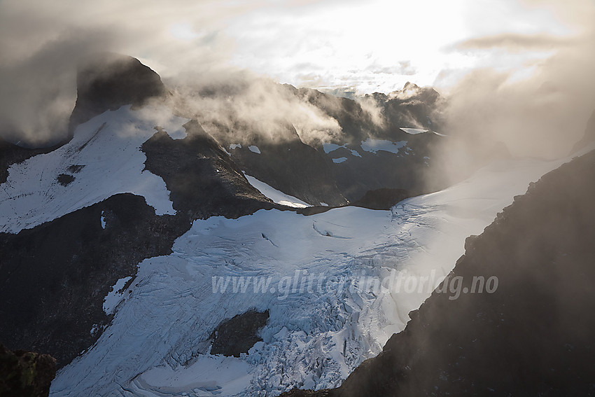 Fra Vestraste Austanbotntinden mot Berdalsbreen og Store ringstinden (2124 moh).