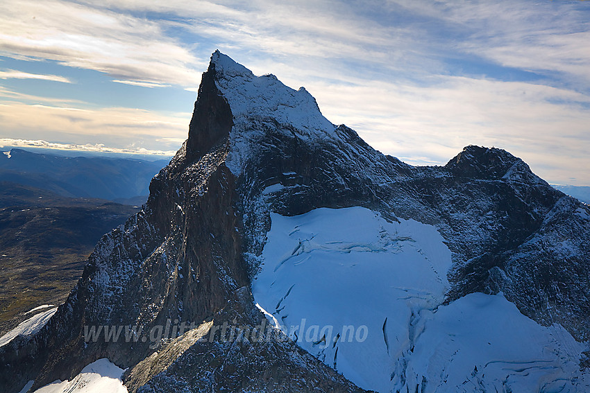 Mot Store Austanbontinden (2204 moh). Berdalsbreen i front.