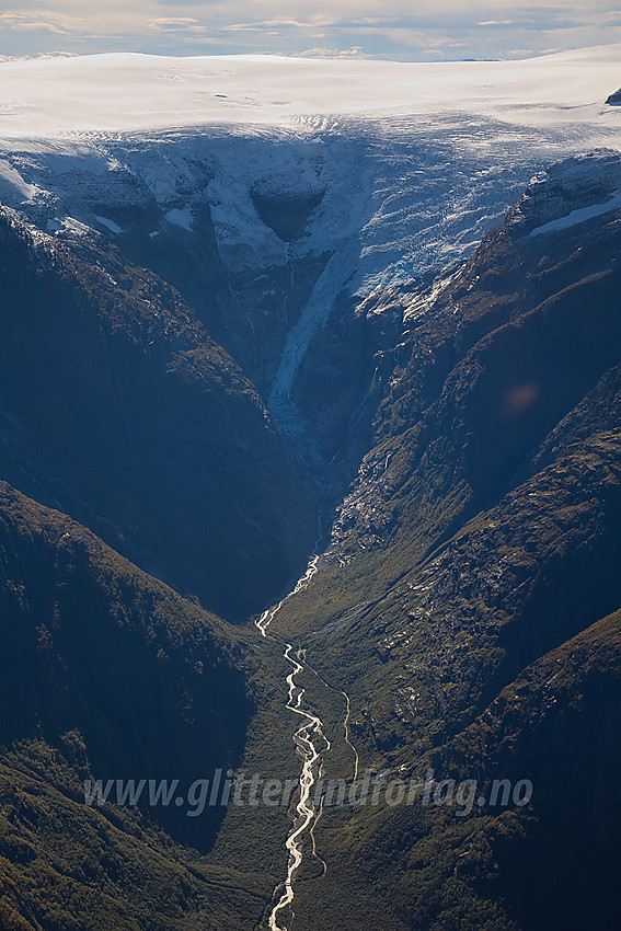 Kjenndalen med Kjenndalsbreen.