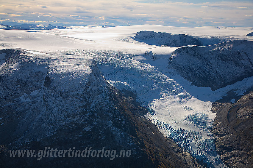 Bødalsbreen, brearm på Jostedalsbreen. Kjenndalskruna og Høgste Breakulen i bakgrunnen.