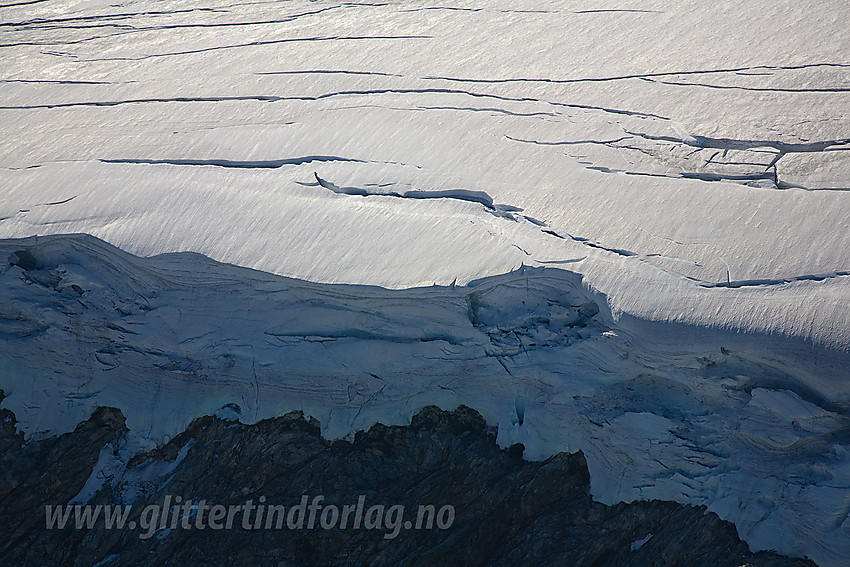 Isvegg på Spørteggbreen ut mot Leirbotnbreen.