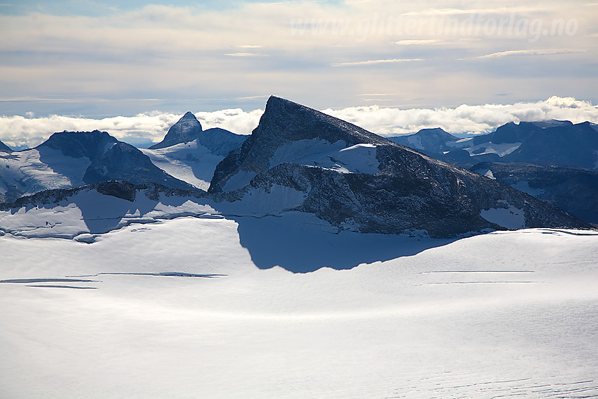 Øvre del av Smørstabbrean mot Søre Smørstabbtinden som går omtrent i ett med Gravdalstinden (2113 moh).